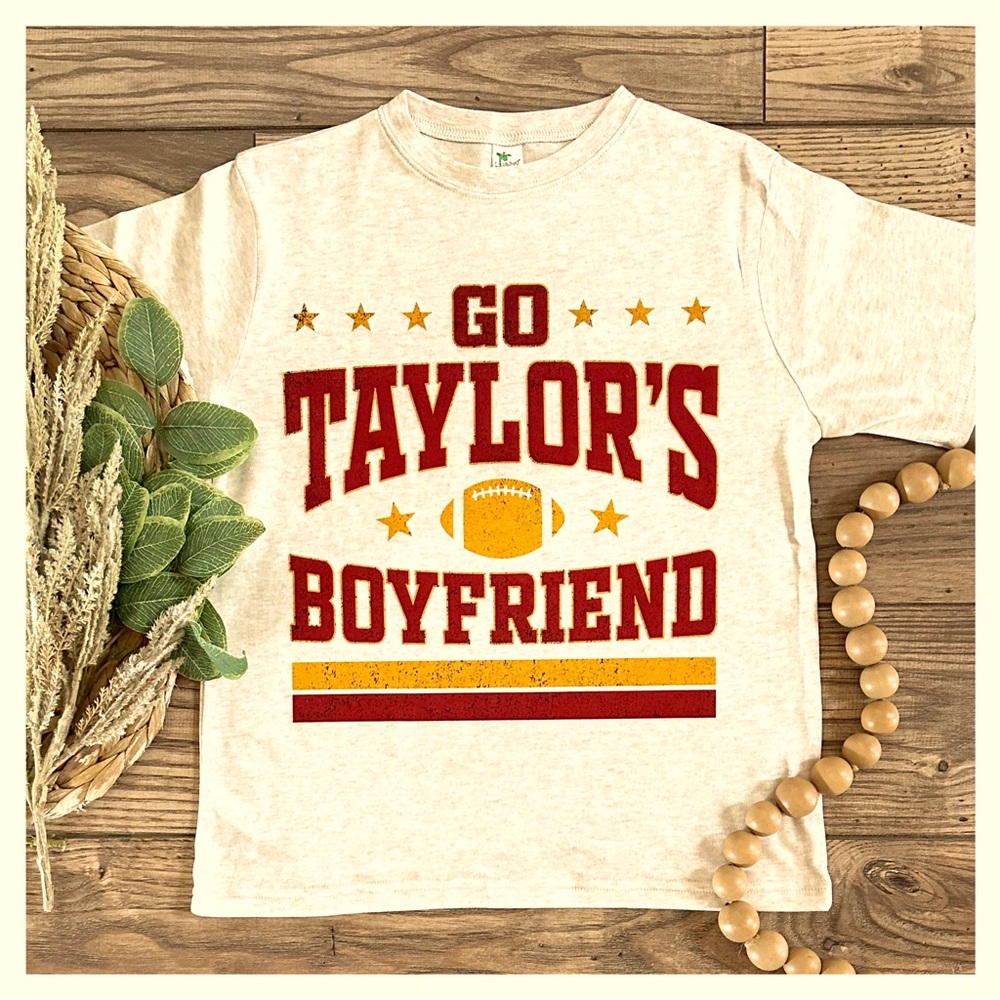 Taylor’s Boyfriend T-Shirt printed Size Medium-cream color
